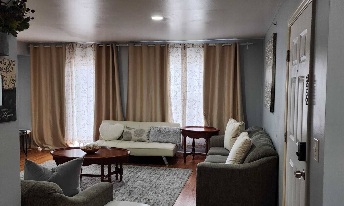 Newark Apartment | ♥ Spacious 6BR Newark Retreat Near NYC, EWR & Free Parking