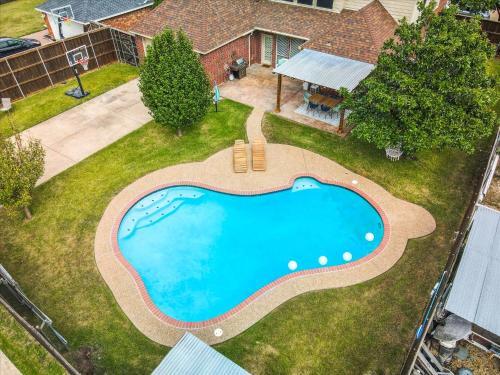 Sachse House | Spacious 6BR Pool Hot Tub & Game Room