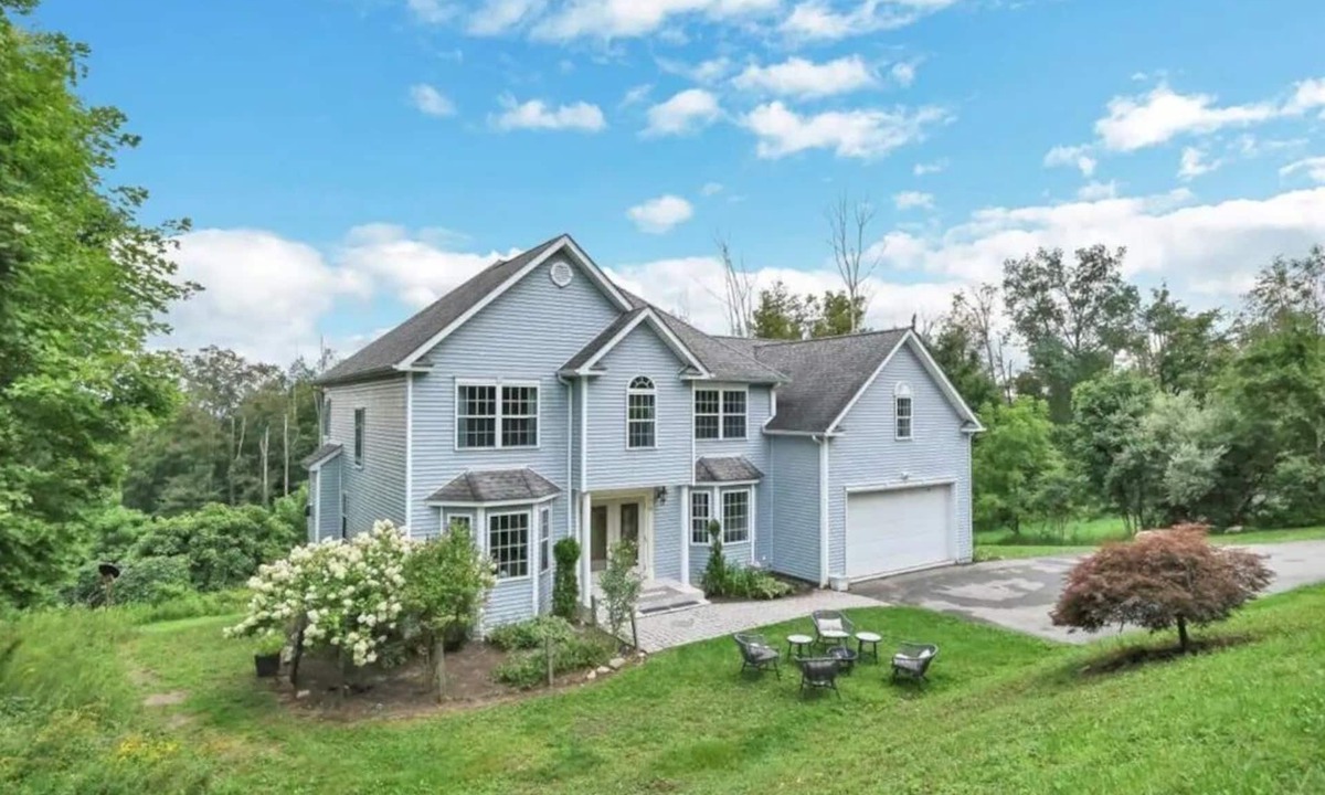 Bloomingburg House | Spacious 6BR Villa - Serene Scenic Mountain Escapenn