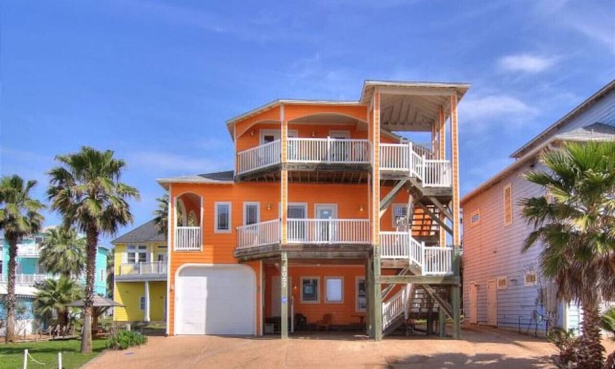 Sand Point House | Spacious 7 Bedroom I Walk to the Beach I Pool/Hot Tub Access