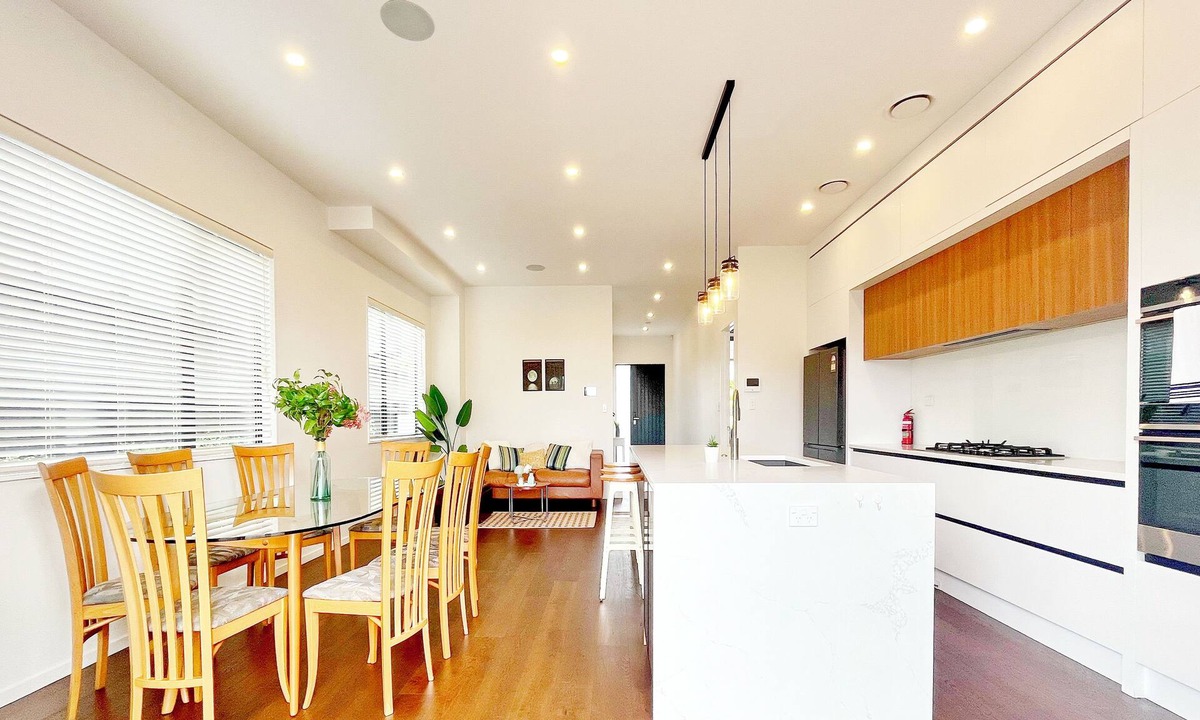 Flat Bush House | Spacious 7 BRs & 4.5 BHs house on Longhorn Drive