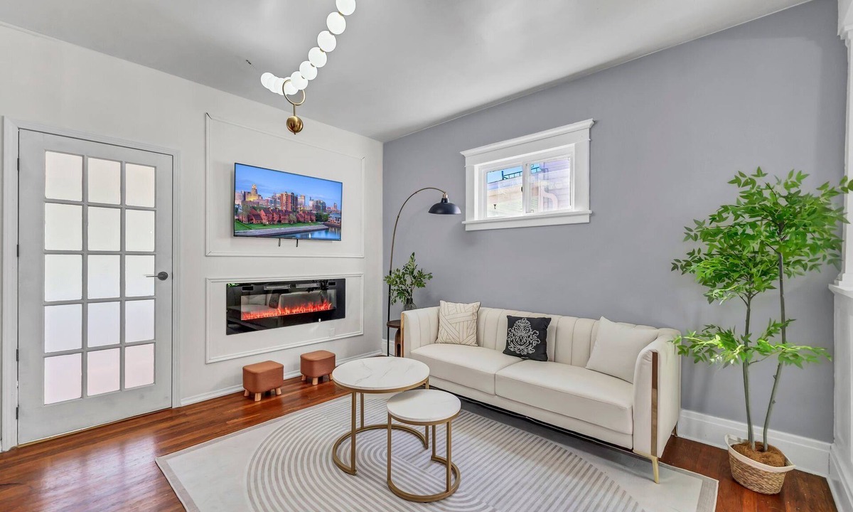 Buffalo House | Spacious 7BR Arcade WiFi FreeParking 3King Sleep 19