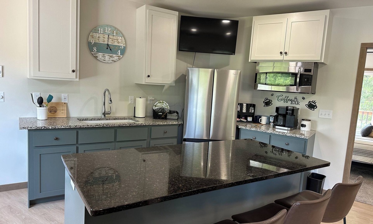 Holcombe House | Spacious 7BR Lakefront Retreat – Perfect for Multi-Generational Getaways!