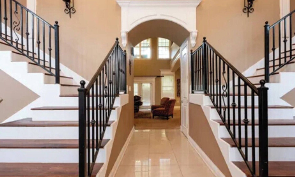 East End House | Spacious 8-bedroom house with WiFi, AC in lovely Hensley