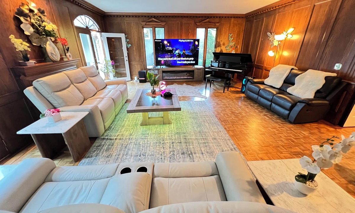 South San Mateo Villa | Spacious 8-bedroom villa with Pool/Spa/Waterfall