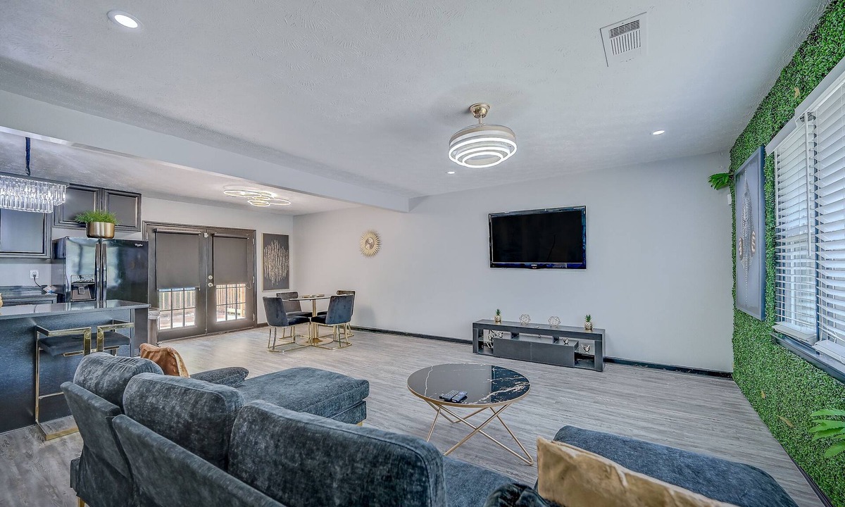 Ellenwood House | *Spacious 8 beds home 15 mins from Downtown*