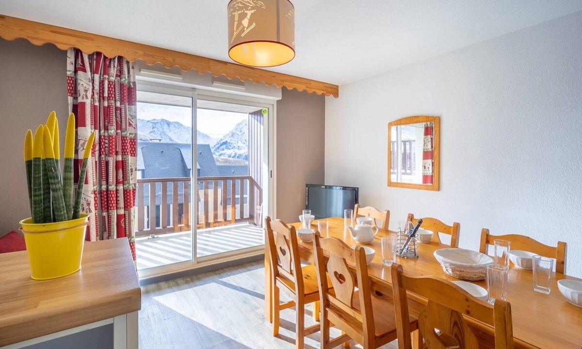 Germ Apartment | "Spacious 8-Person Apartment Near Peyragudes Slopes with Balcony & Free Parking"
