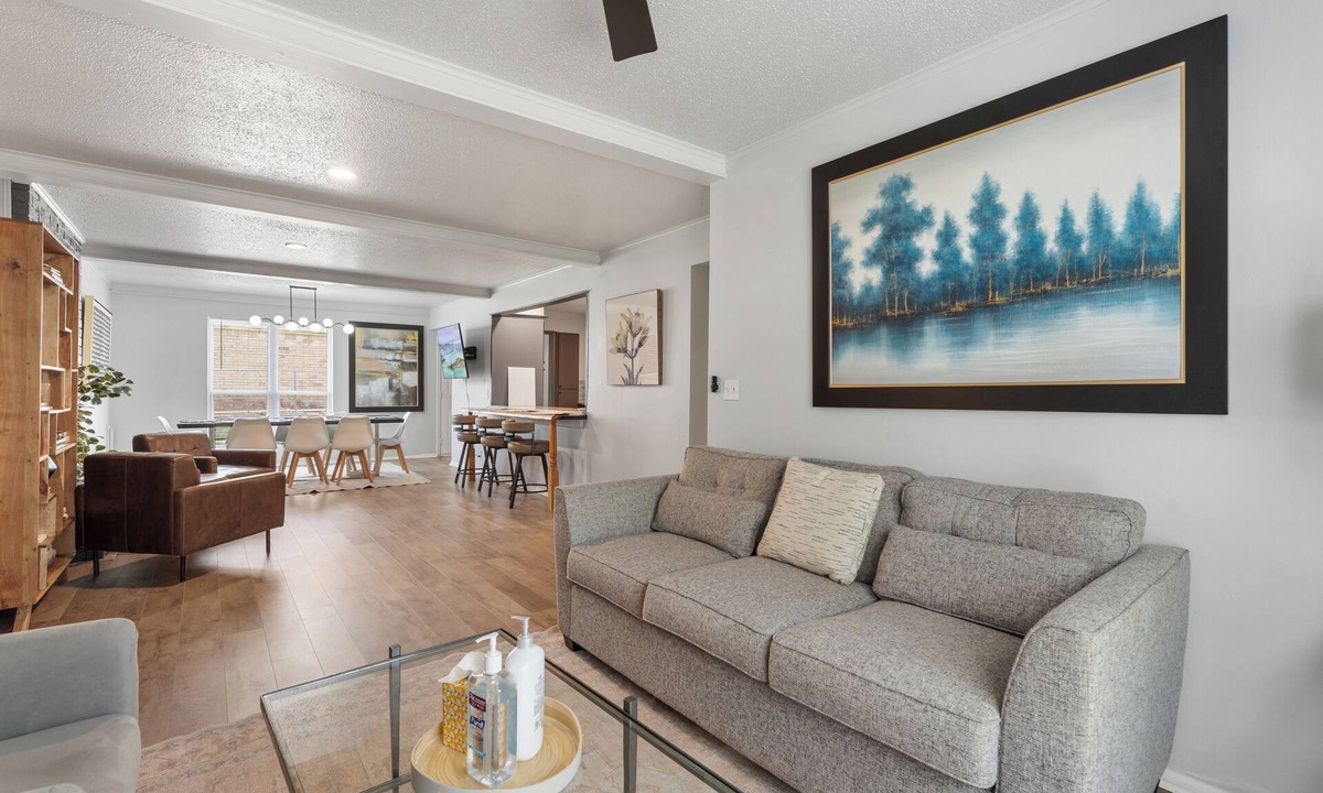 Central Oklahoma City House | Spacious 8BR Modern Retreat Pool Table RV