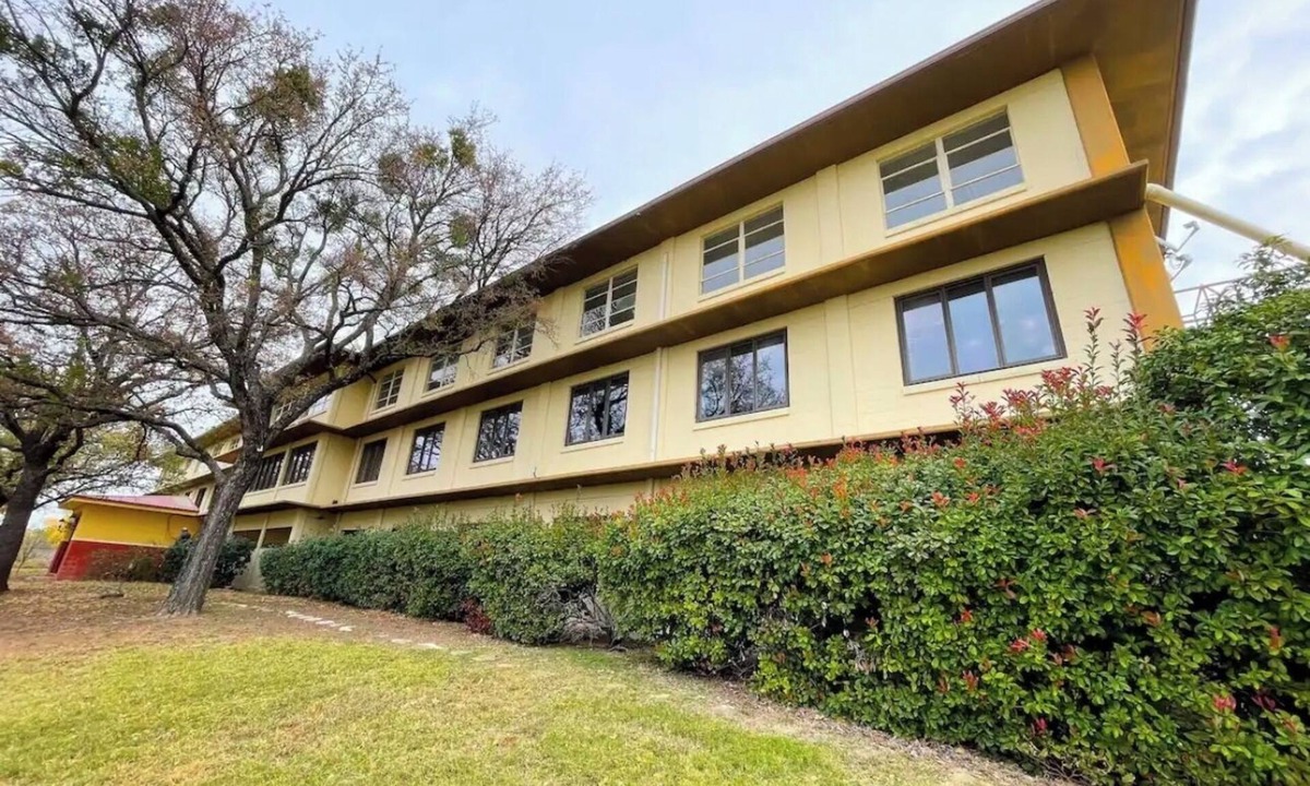 Mineral Wells House | Spacious 9-bedroom Wing in Refurbished Military Barracks