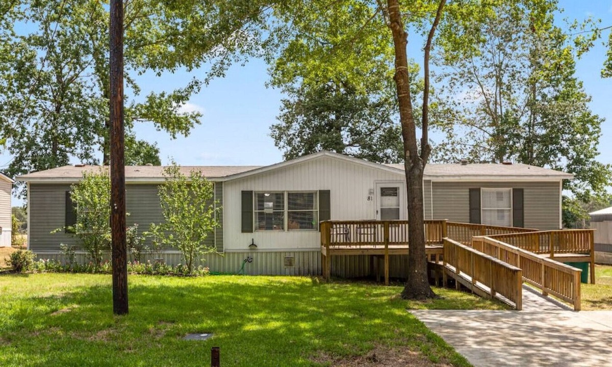 Conroe House | Spacious Accessible Pet-Friendly 3BR Home Sleeps 12