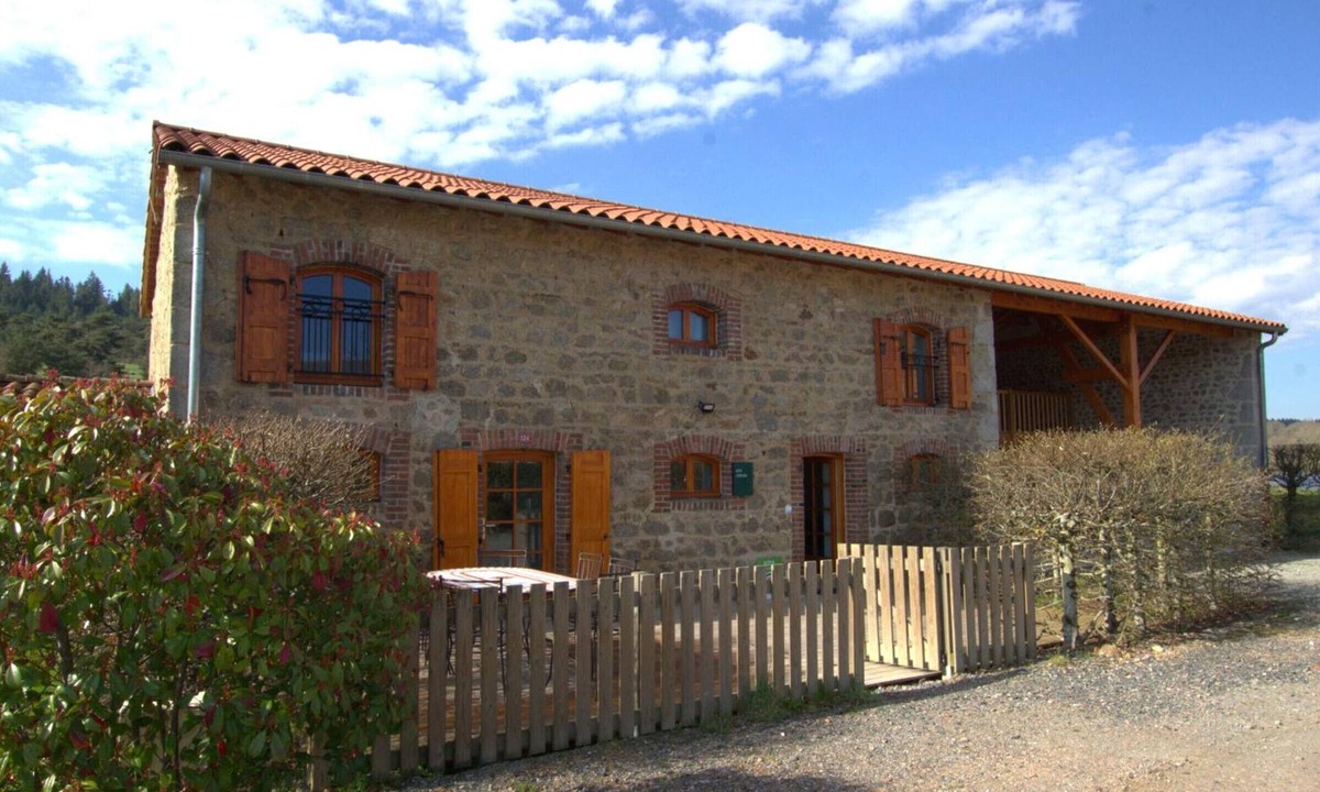 Les Salles Cottage | Spacious accommodation with terrace, nature, pets allowed