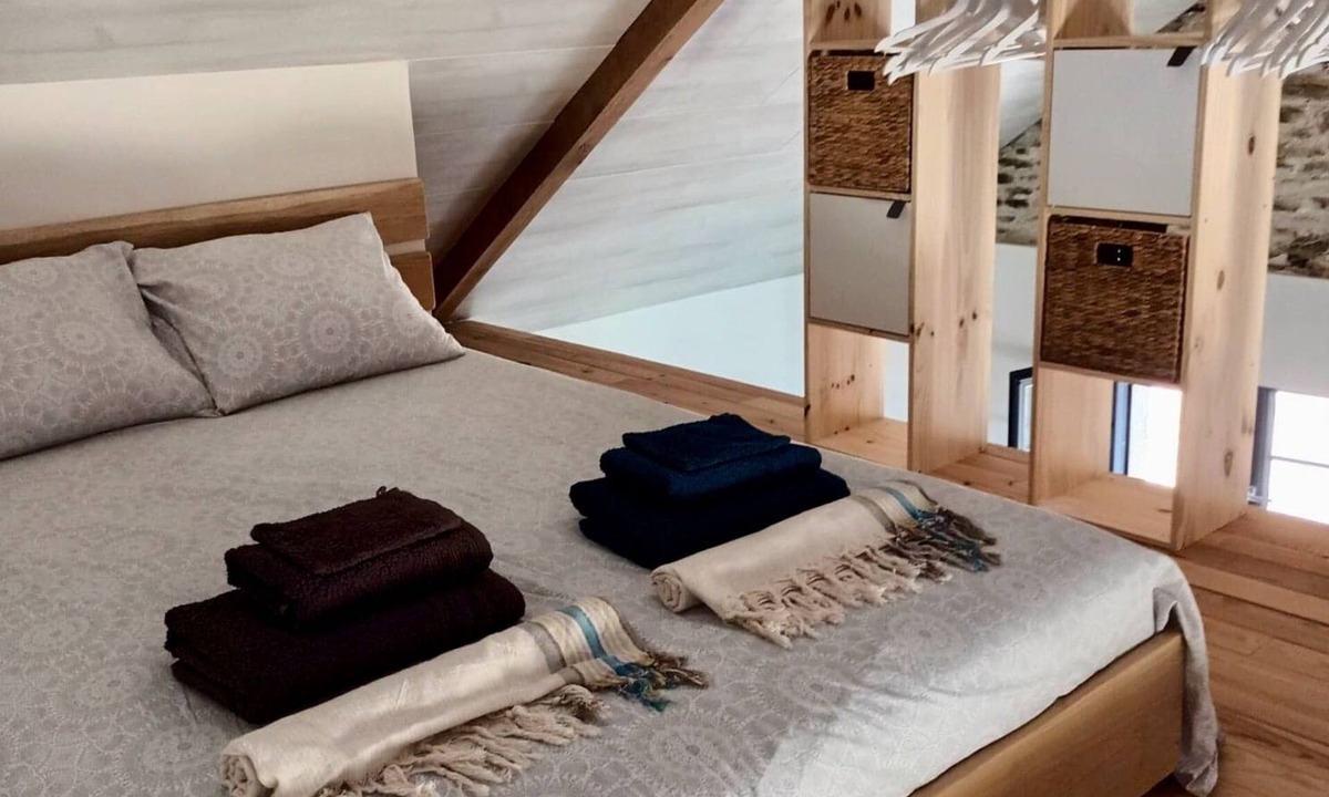 Crespin Apartment | Spacious 'Adults Only' loft surrounded by nature