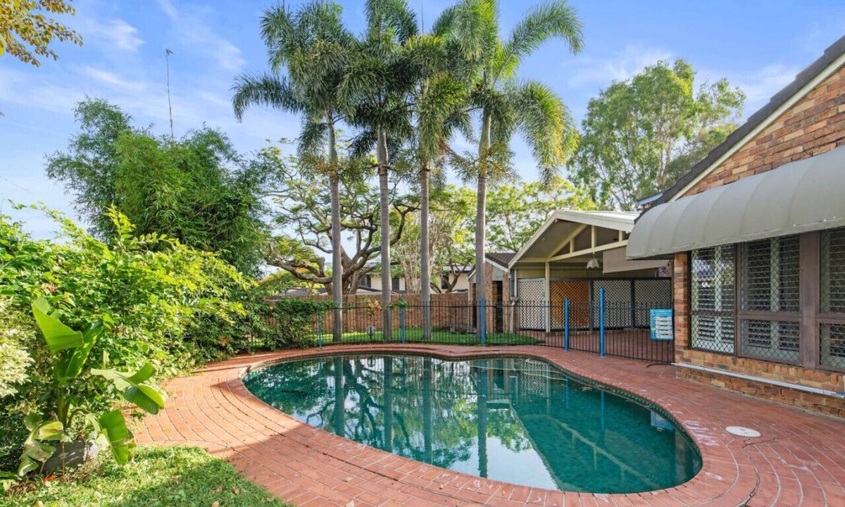 Robertson House | Spacious Affordable 7B3B 2Living/Pool/Yard/Mall