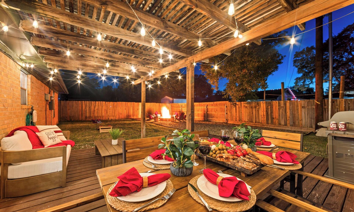 Southwood Valley House | Spacious Aggie House, 10 min to A&M, Sleeps 10