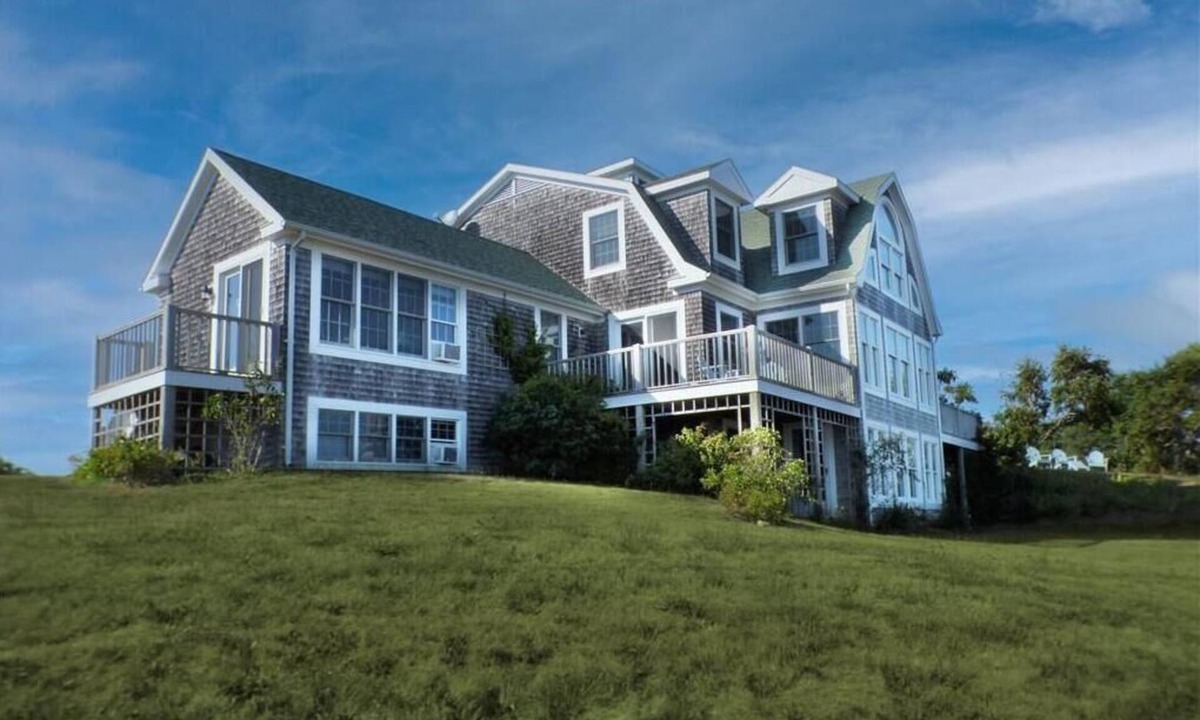 Block Island House | Spacious Air Conditioned Home With Sweeping Ocean Views