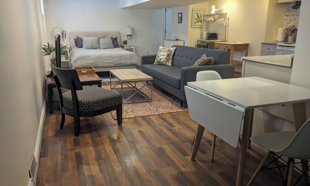 Harwood House | Spacious all-in-one with workspace and gym