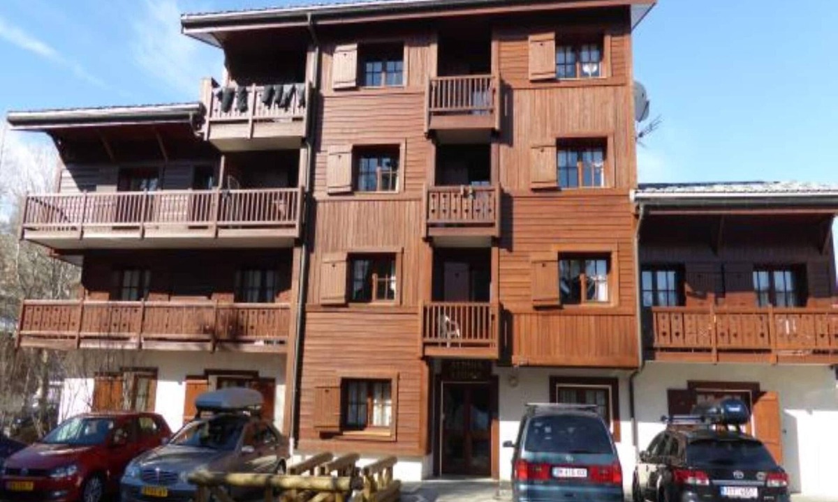 Mont-de-Lans Apartment | Spacious Alpine Apartment