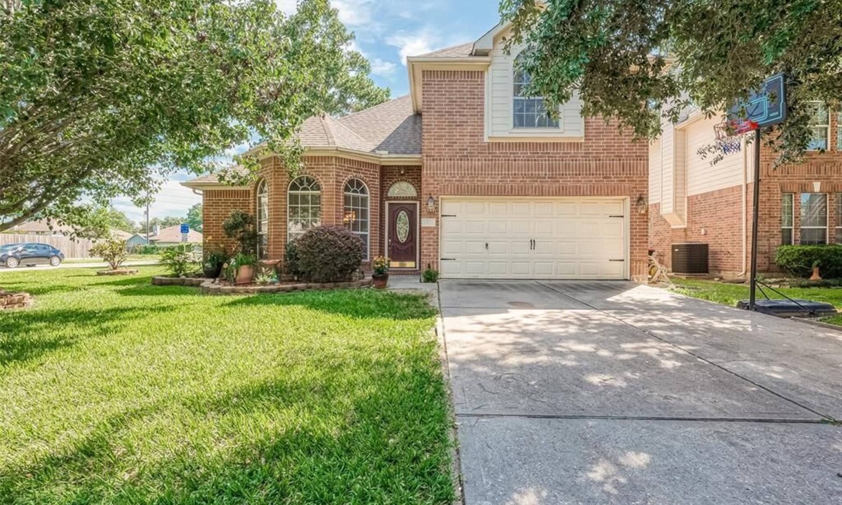 Spring House | Spacious and beautifully decorated 3BR, 2.5BA family home with game room