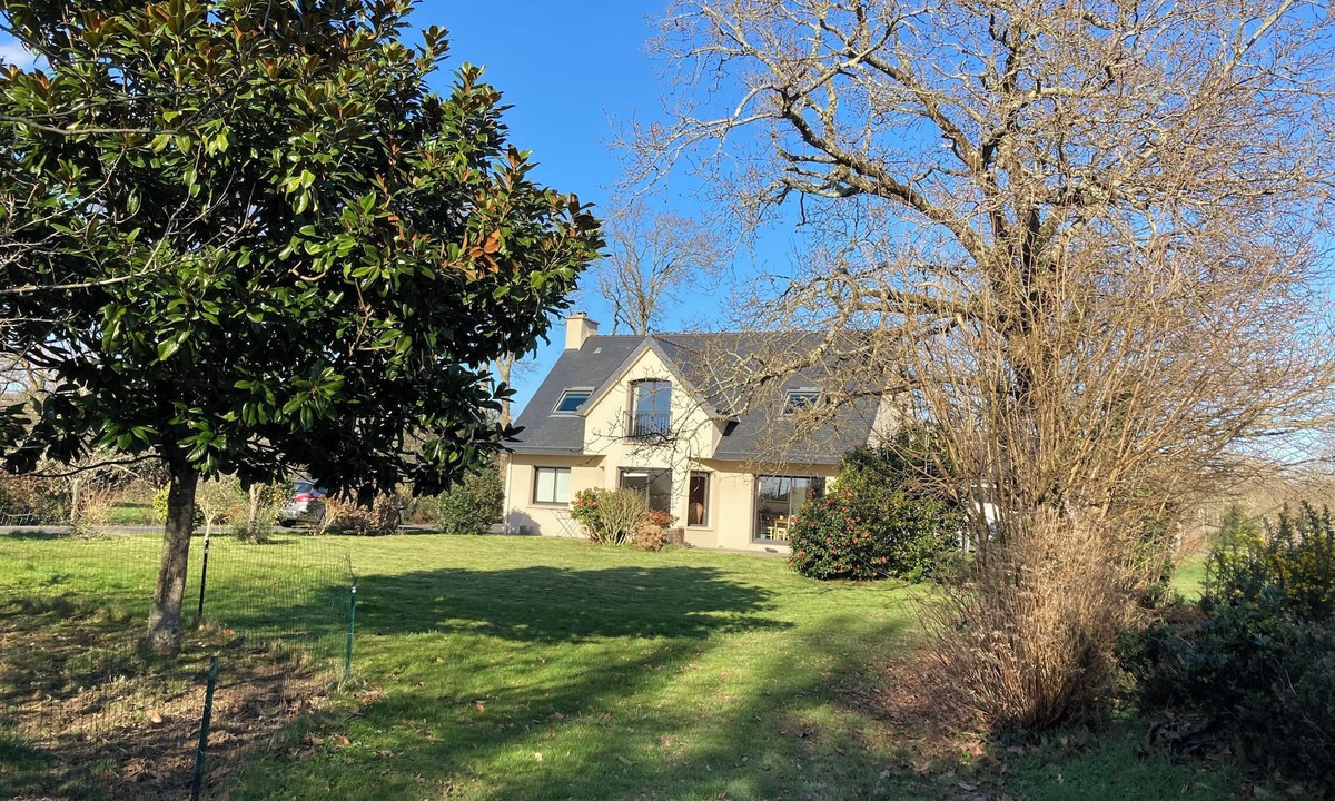 Pont-l'Abbe House | Spacious and bright house on large plot 10 min walk from Pont L' Abbé