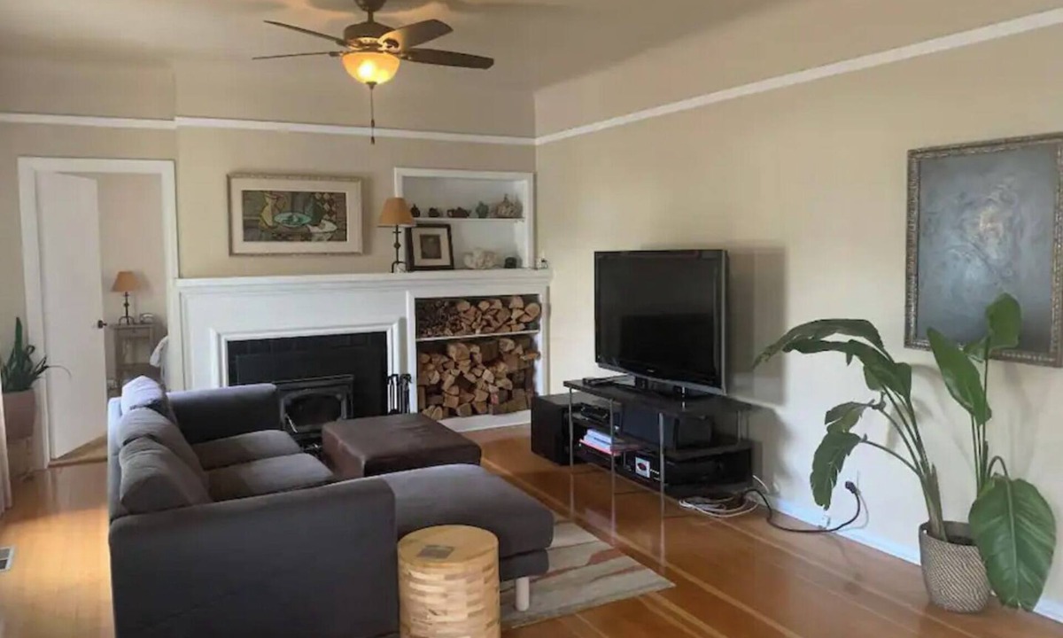 West Eugene House | Spacious and Bright! Walk Everywhere! The Eugene Vintage Bungalow