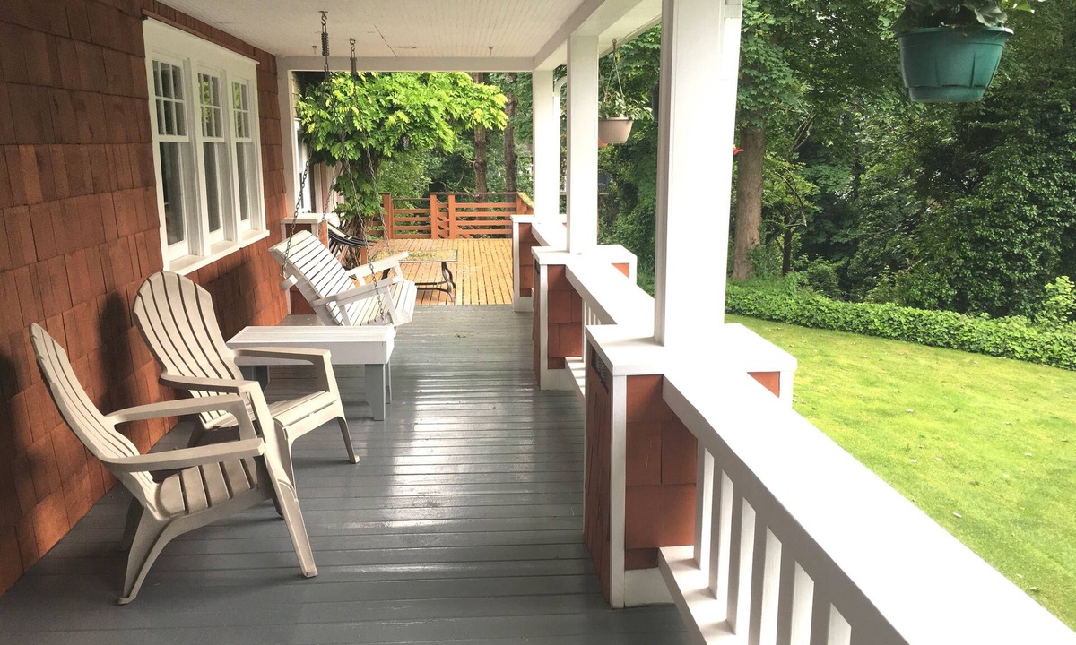 Seahurst House | Spacious and charming home in a park-like setting