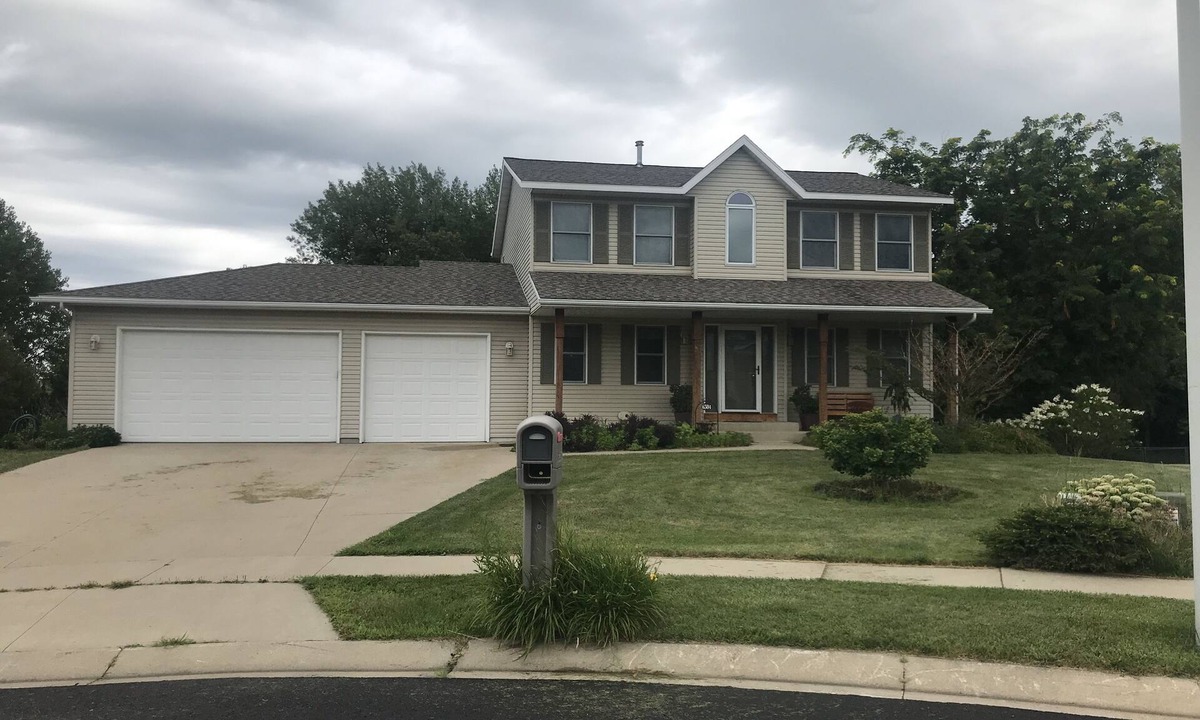 Rochester House | Spacious and clean house near airport, theater and shopping center