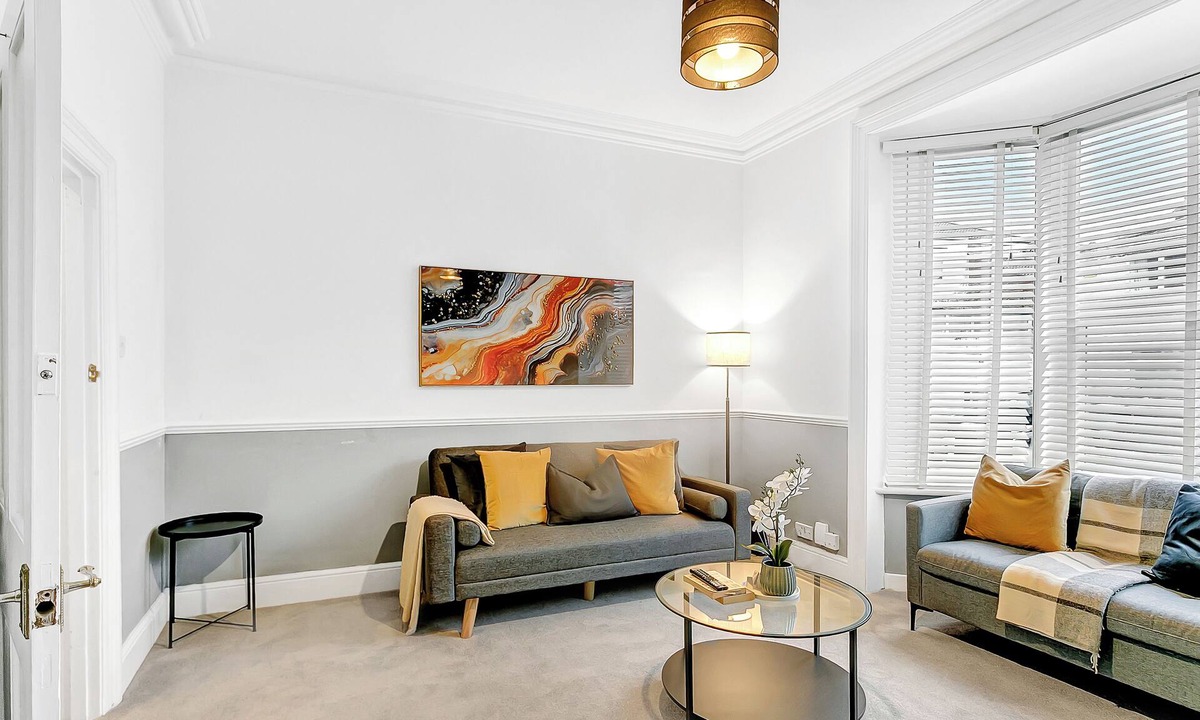 Portswood House | Spacious and Comfy 2 Bed Southampton Home Sleep 5