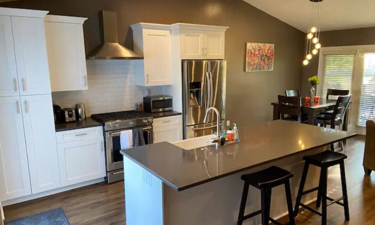 Weber House | Spacious and Convenient Getaway