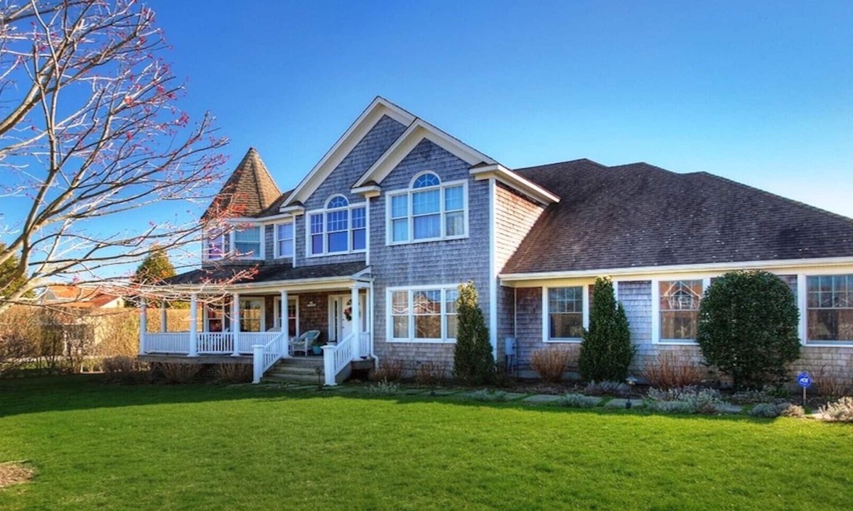 Water Mill House | Spacious and Conveniently Located Home in Southampton/Water Mill/Shinnecock