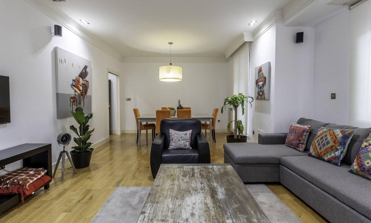 Bilbao City Centre Apartment | Spacious and cosy in a central neighbourhood, Indautxu.