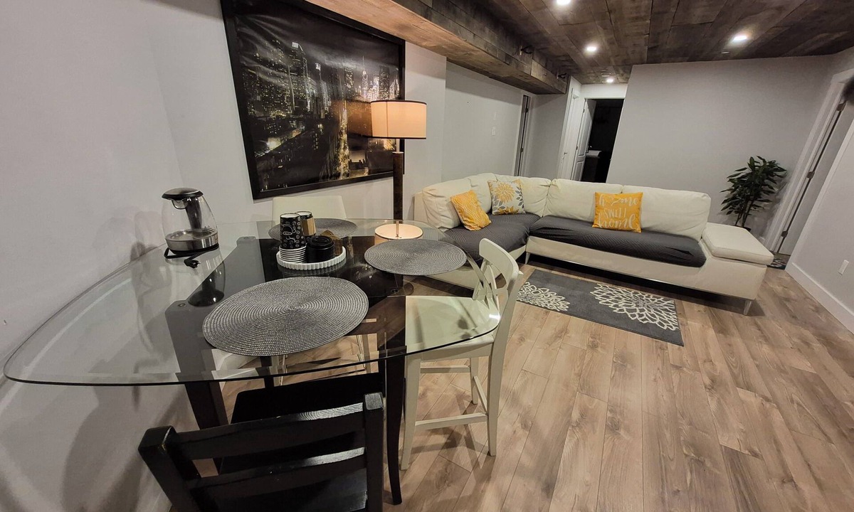 Gatineau House | Spacious and cozy 2-bedroom basement suite