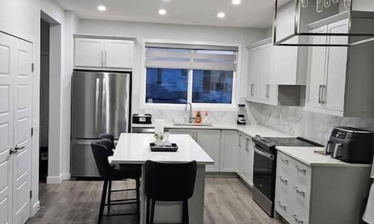 Evanston House | Spacious and cozy home, self check in