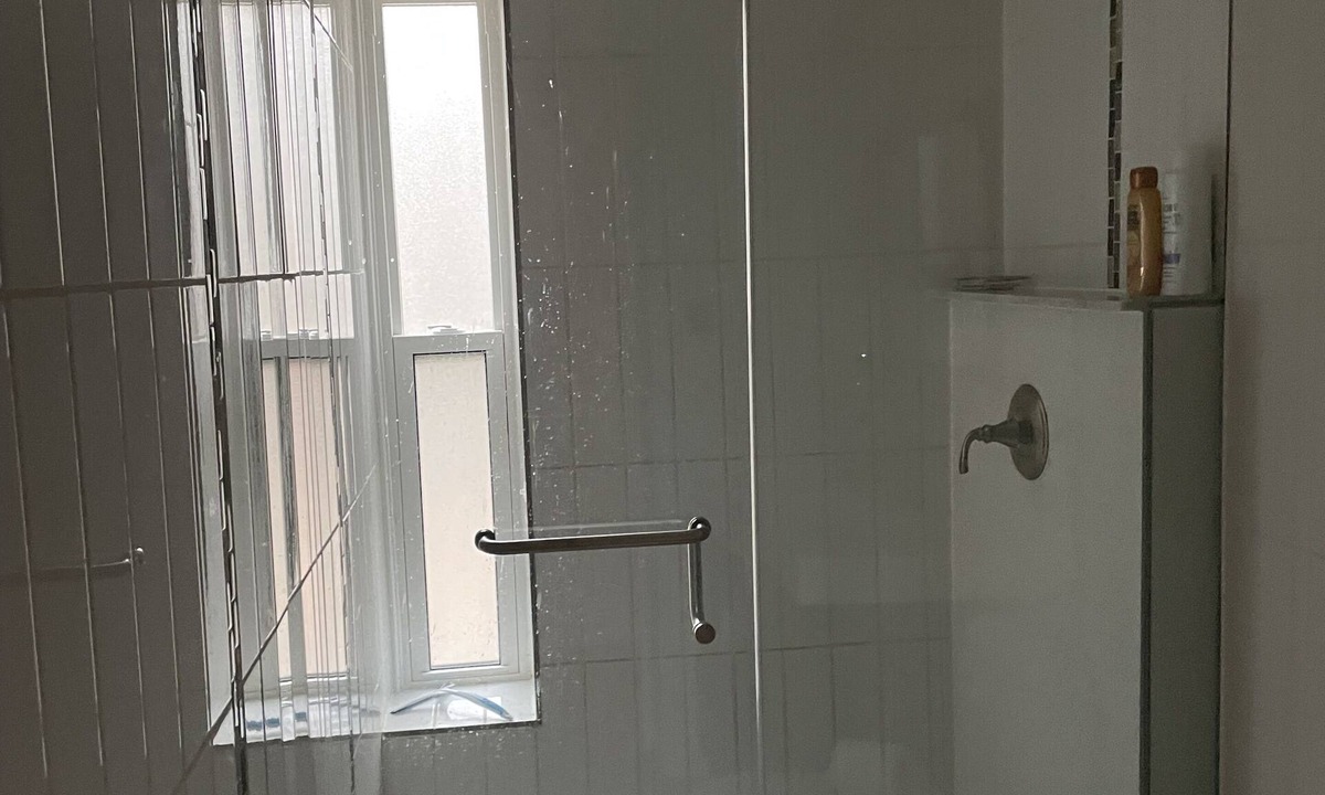 Exhibition Park Apartment | Spacious and elegant apartment, close to downtown