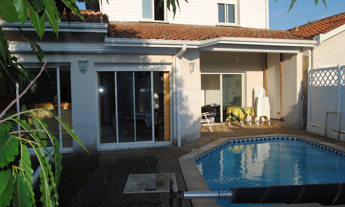 Andernos-les-Bains House | Spacious and bright villa in Andernos 200M from the Beach, sleeps 8-10
