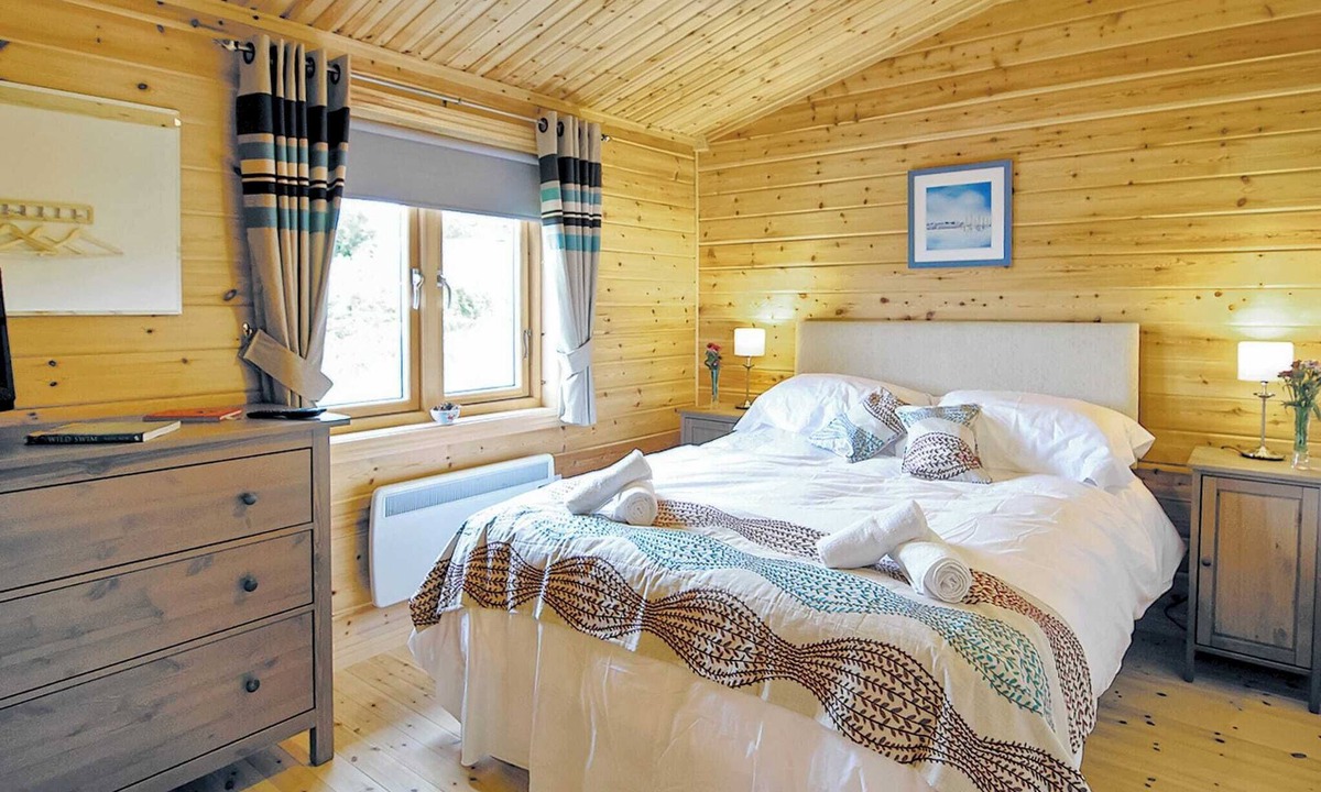 Carnmenellis Ski Chalet | Spacious and luxurious lodge.