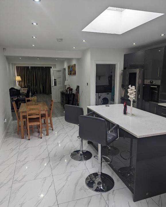 Jubilee House | Spacious and modern 2 bed house with garden.