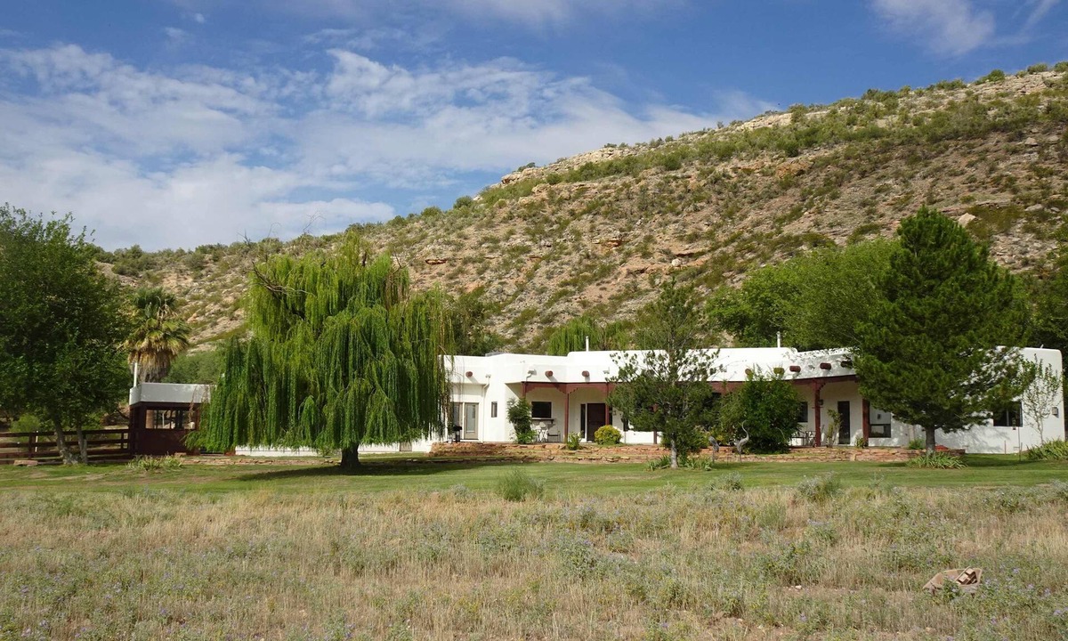 Cornville House | Spacious and modern comforts on a southwest ranch