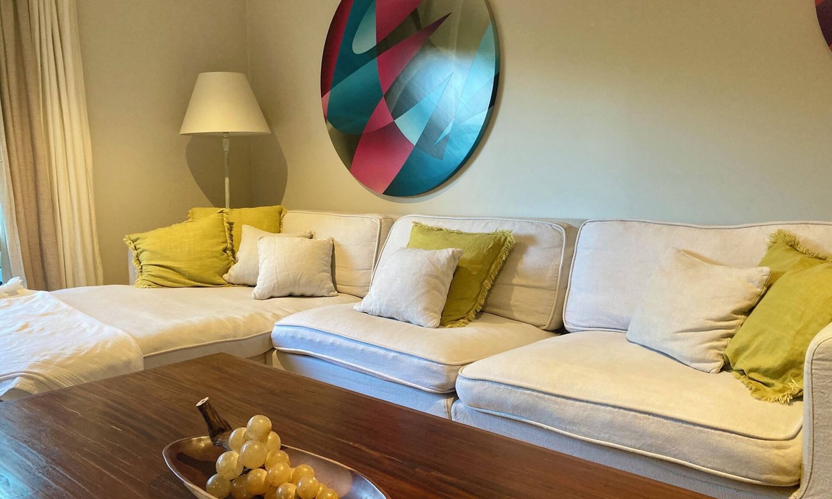 Newton Apartment | Spacious and Modern city apartment - free parking