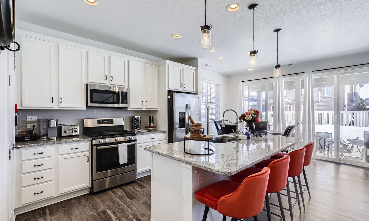 Henderson House | Spacious and Modern Home near DIA