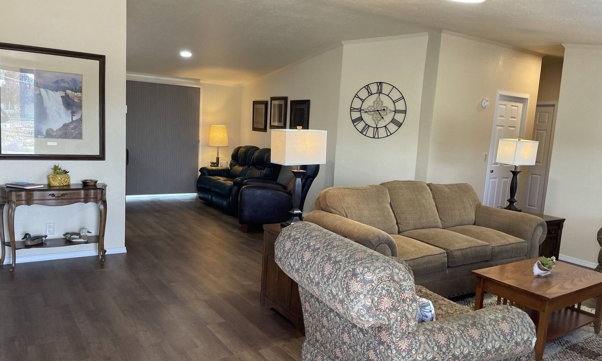 Farmington House | Spacious and Pet friendly with perfect climate control using central Ac/Heat.