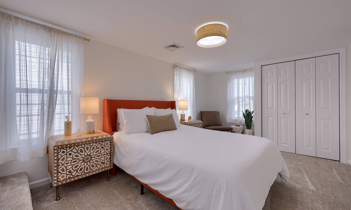 Ephrata House | Spacious and Quiet 4BD Oasis - Private Yard