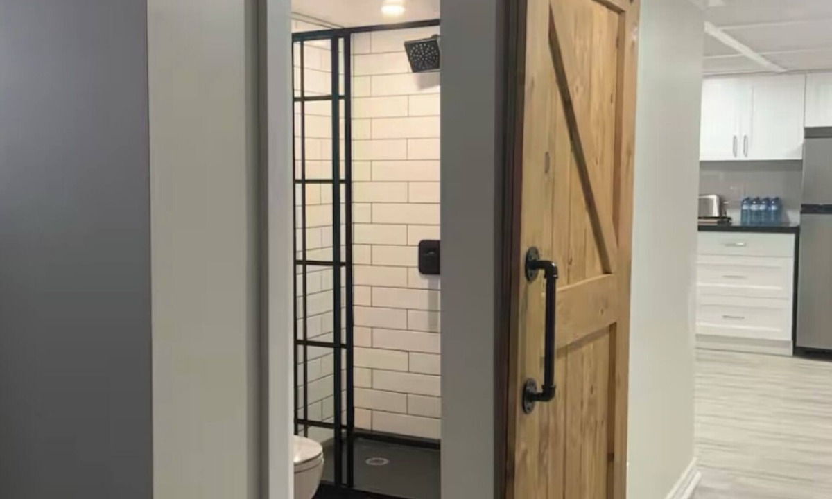 York - Haig House | Spacious and rustic unit in prime location