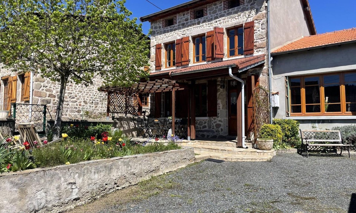 Laprugne Cottage | Spacious and serene cottage with garden, pets allowed