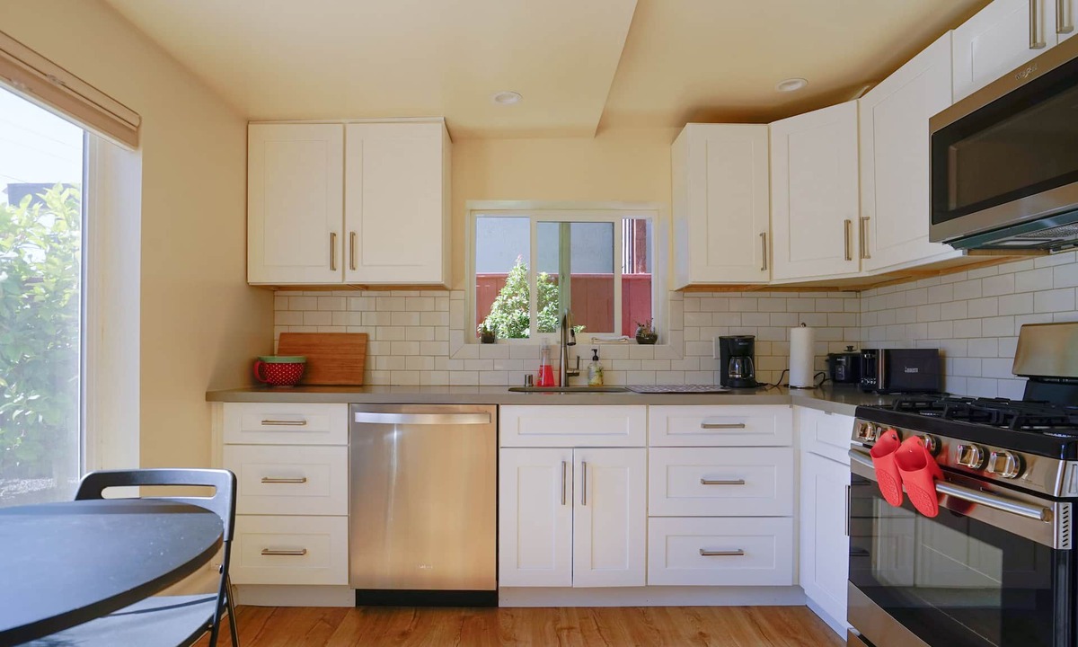 Upper Dimond House | Spacious and spotless 2B/1BR sanctuary with parking