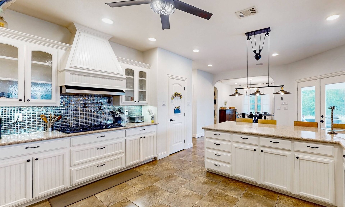 Wills Point House | Spacious and Stunning Wills Point Retreat with a Private Pool & Pond
