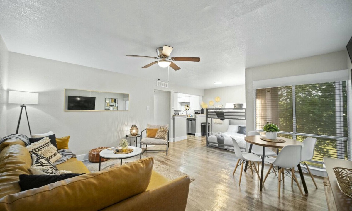 Arlington Apartment | Spacious and Stylish Apartment | AT&T Stadium