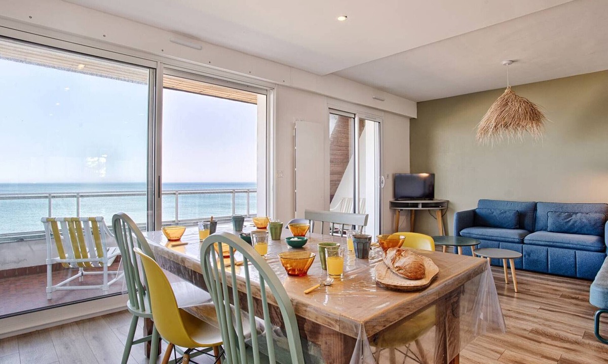 Le Home Apartment | Spacious apartment, sea view - 8 guests