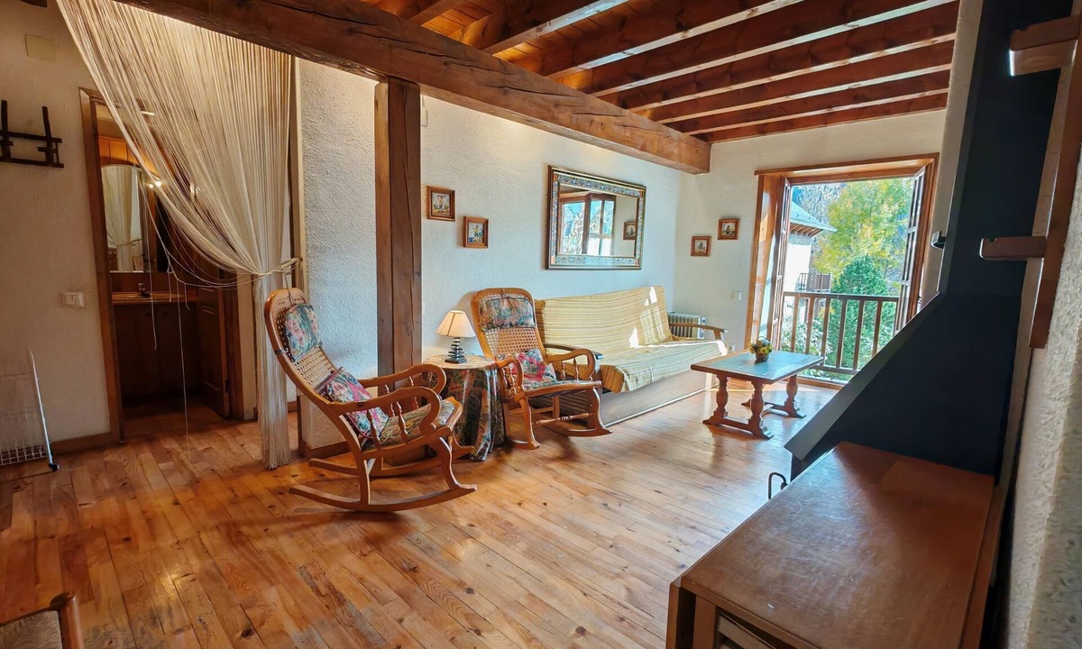 Taull Apartment | Spacious apartment with garden Cosmos 1