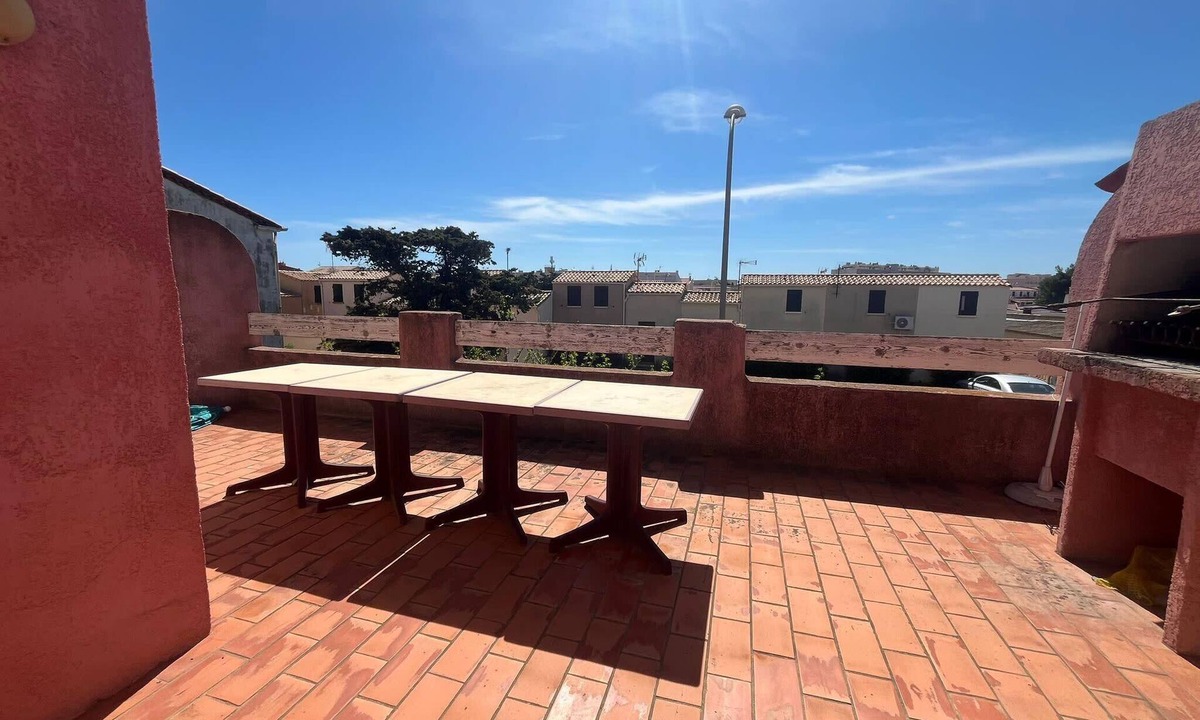 Port-la-Nouvelle Apartment | Spacious apartment with lovely terrace