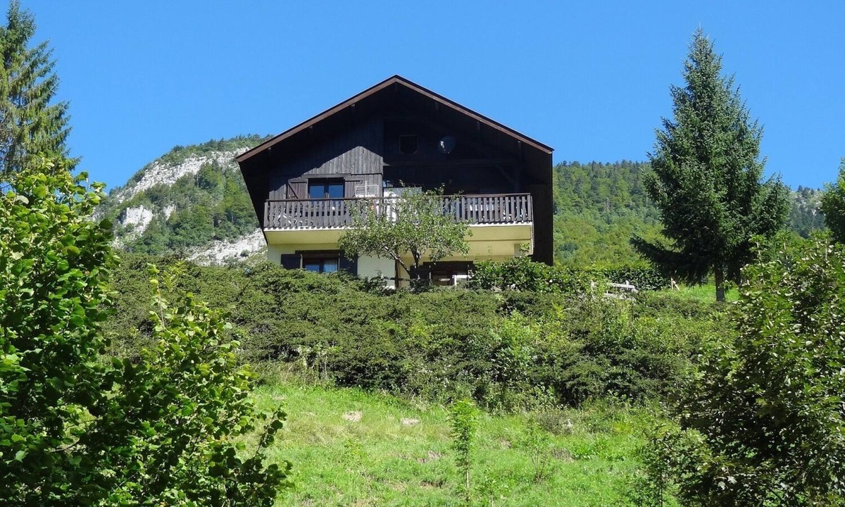 Aillon-le-Jerune Apartment | Spacious apartment in mountain chalet